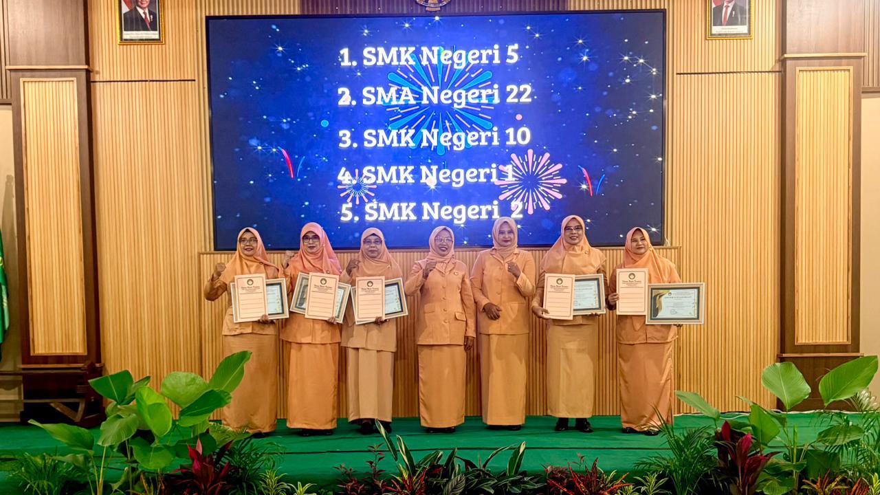 Selamat Atas Prestasinya DWP SMAN 22 Surabaya Sebagai JUARA 2 Dalam Lomba Pojok Baca Tingkat Kota